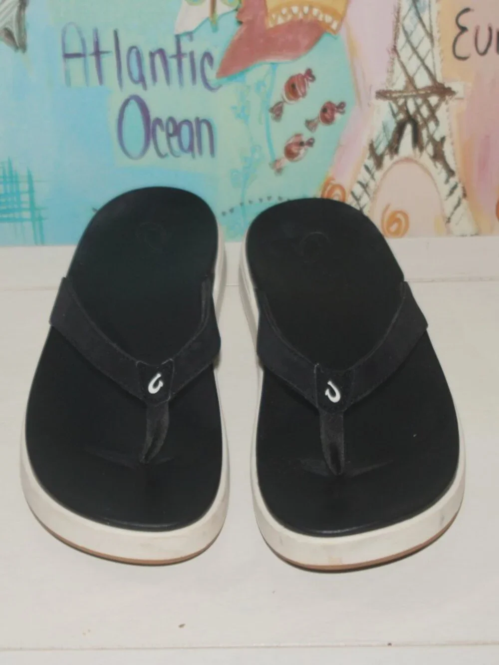 11A LADIES OLUKAI FLIP FLOPS - BLACK/WHITE - SIZE 9